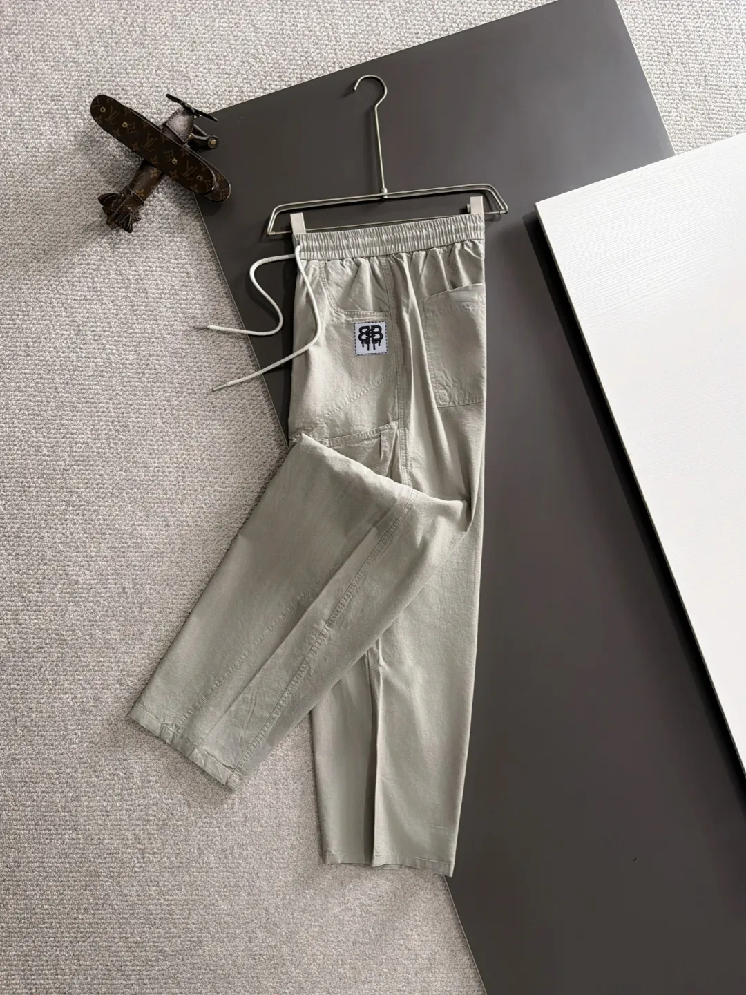 The next day shipped P195 Balenciaga 2026 summer New Arrival elastic casual pants, counter custom fabric Breathable high comfort, impeccable details, brand elements design concept, reflecting high quality. The hand feels delicate and soft! Casual cuts and awesome upper body! Sizes: S-3XL